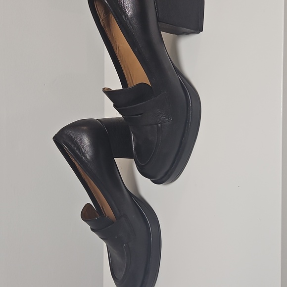 Ateliers Classic Black Women's Loafers - Picture 4 of 9